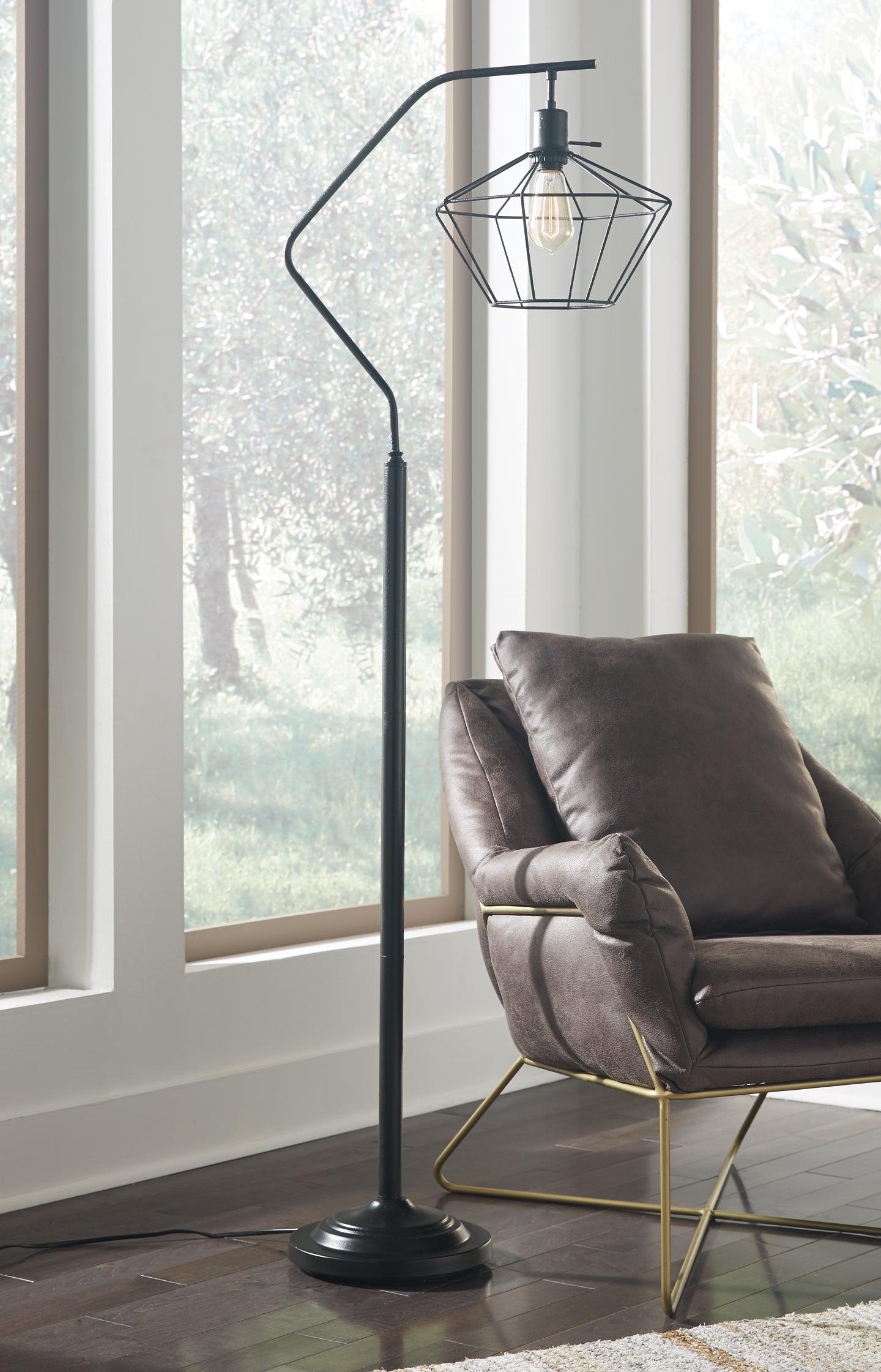 Makeika Metal Floor Lamp (1/CN) at Cloud 9 Mattress & Furniture furniture, home furnishing, home decor