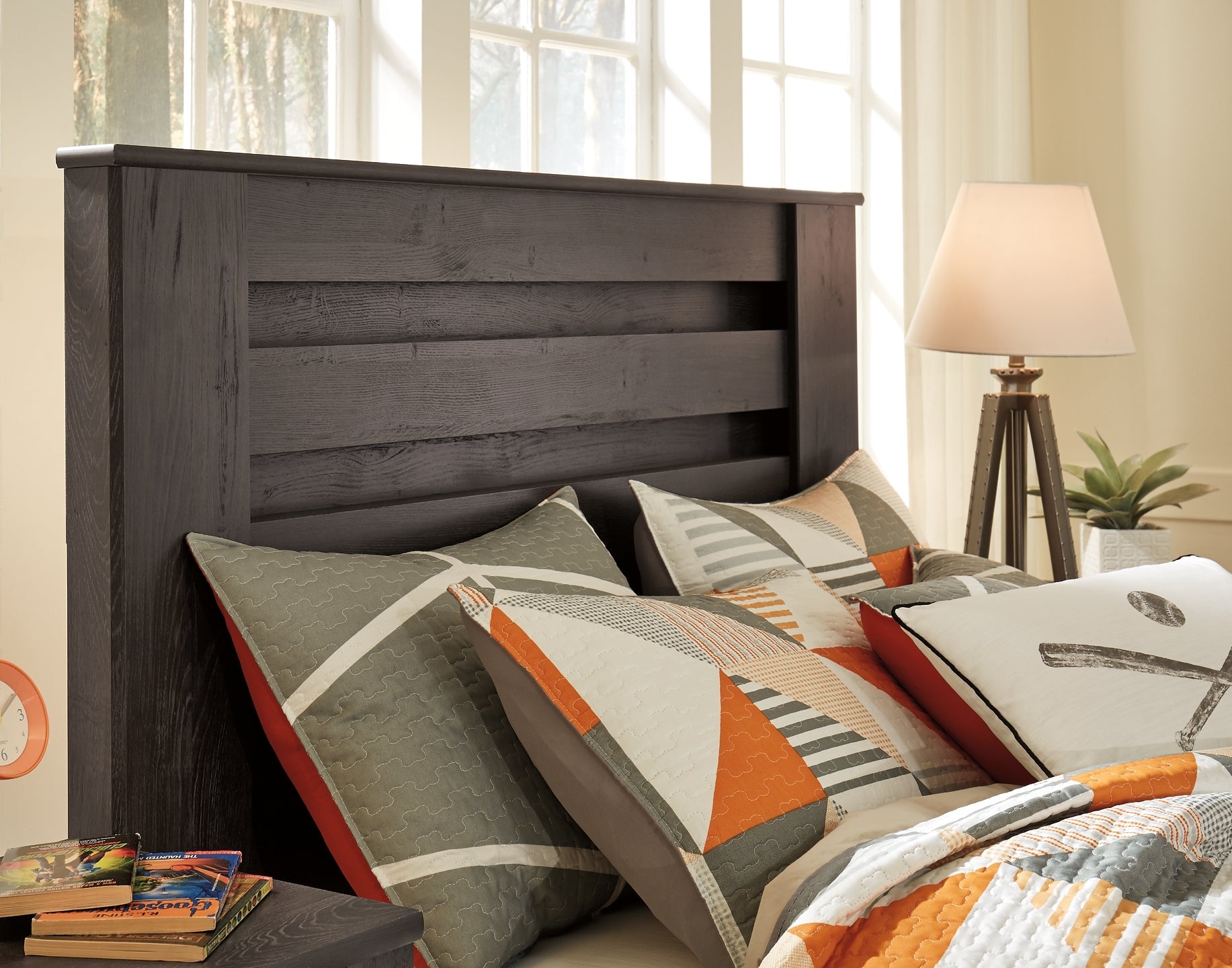 Brinxton Full Panel Bed with Mirrored Dresser Cloud 9 Mattress & Furniture