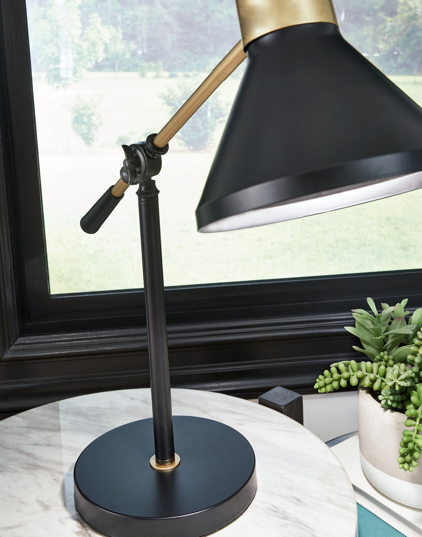 Garville Metal Desk Lamp (1/CN) at Cloud 9 Mattress & Furniture furniture, home furnishing, home decor